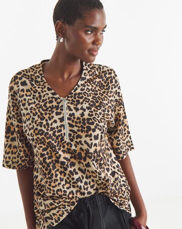 Animal Print Textured V-Neck Zip Front Short Sleeve Longline Top