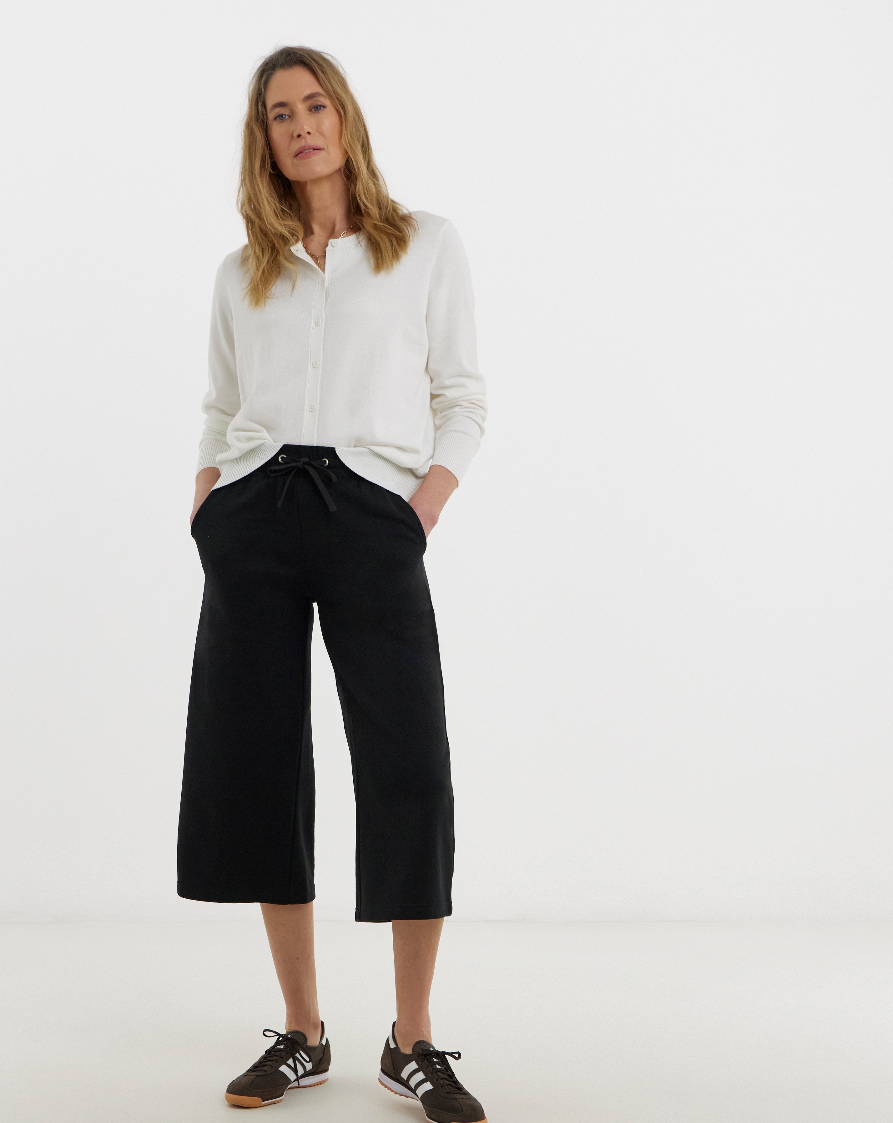 New In - Cropped Joggers