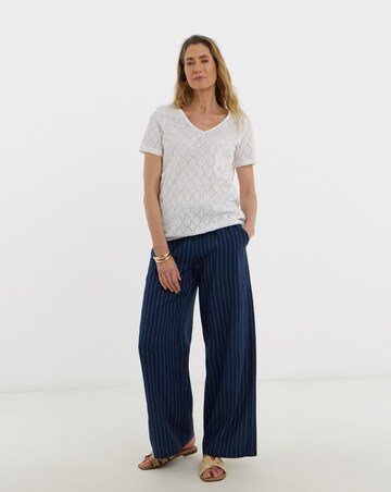 Broderie V-Neck Bubble Hem Top