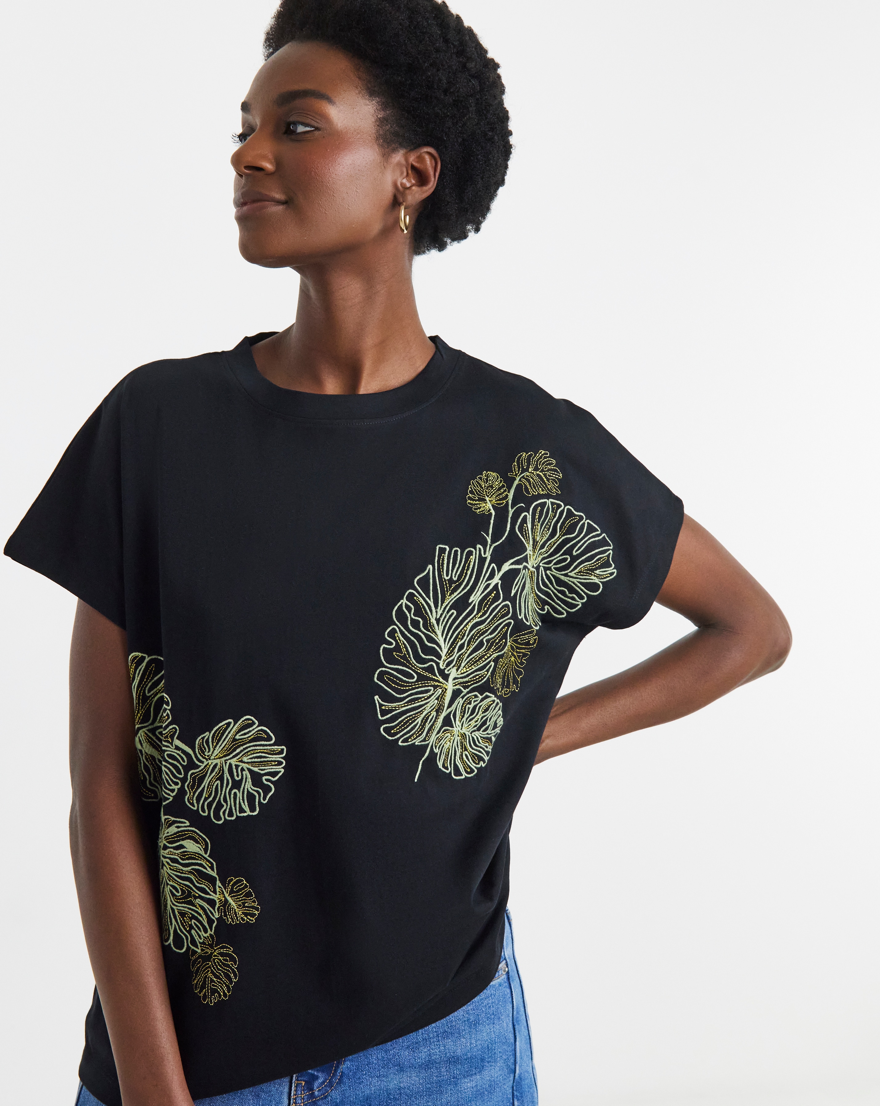 New In - Leaf Applique T-Shirt