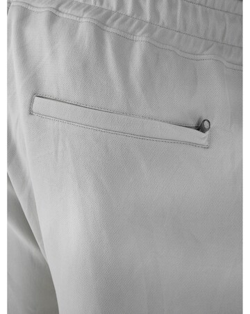 TURNER-D555 Stretch Pique Elasticated Shorts With Pin Tuck Front & Zipper Pocket