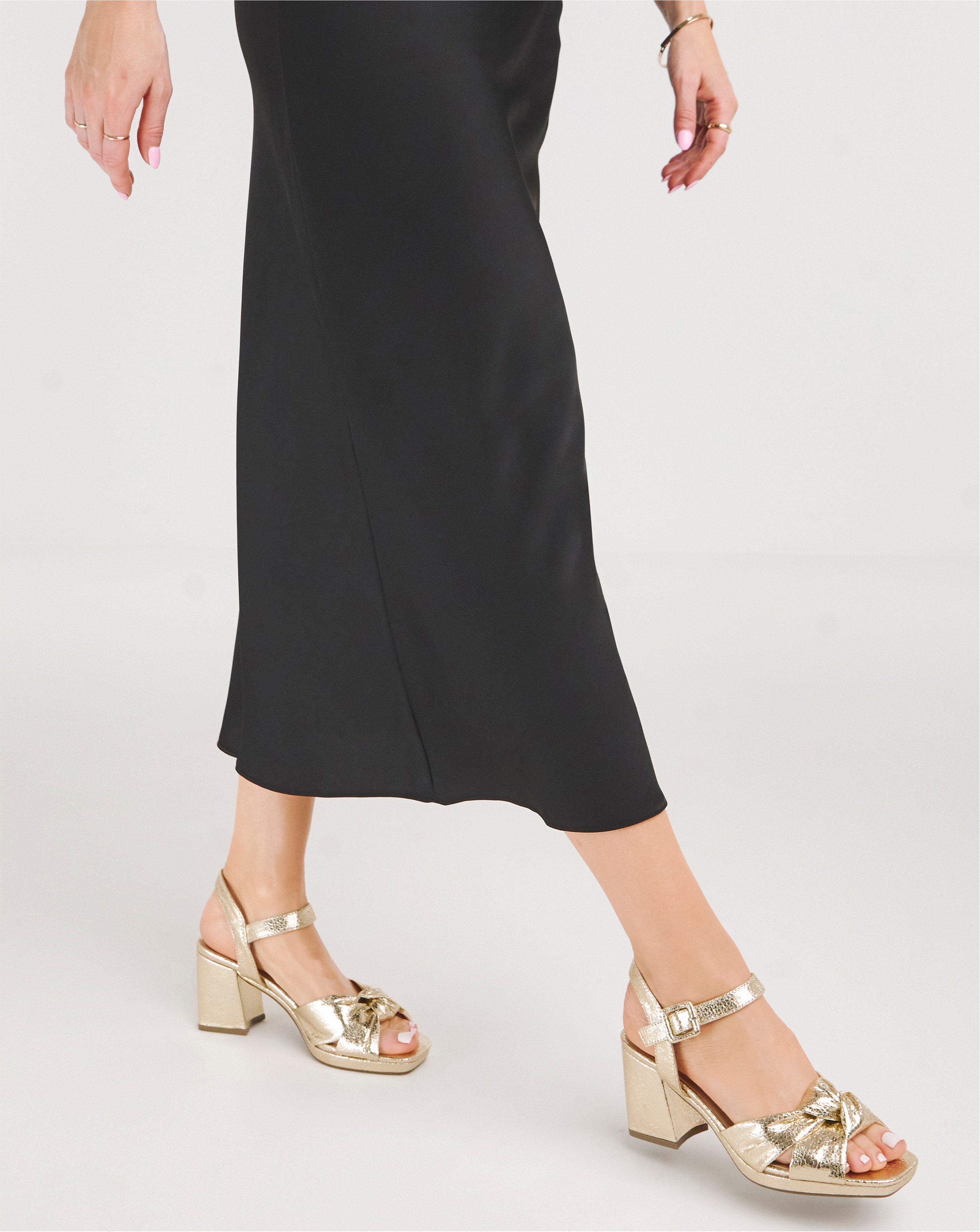 Knotted Vamp Platform Sandal EEE Fit