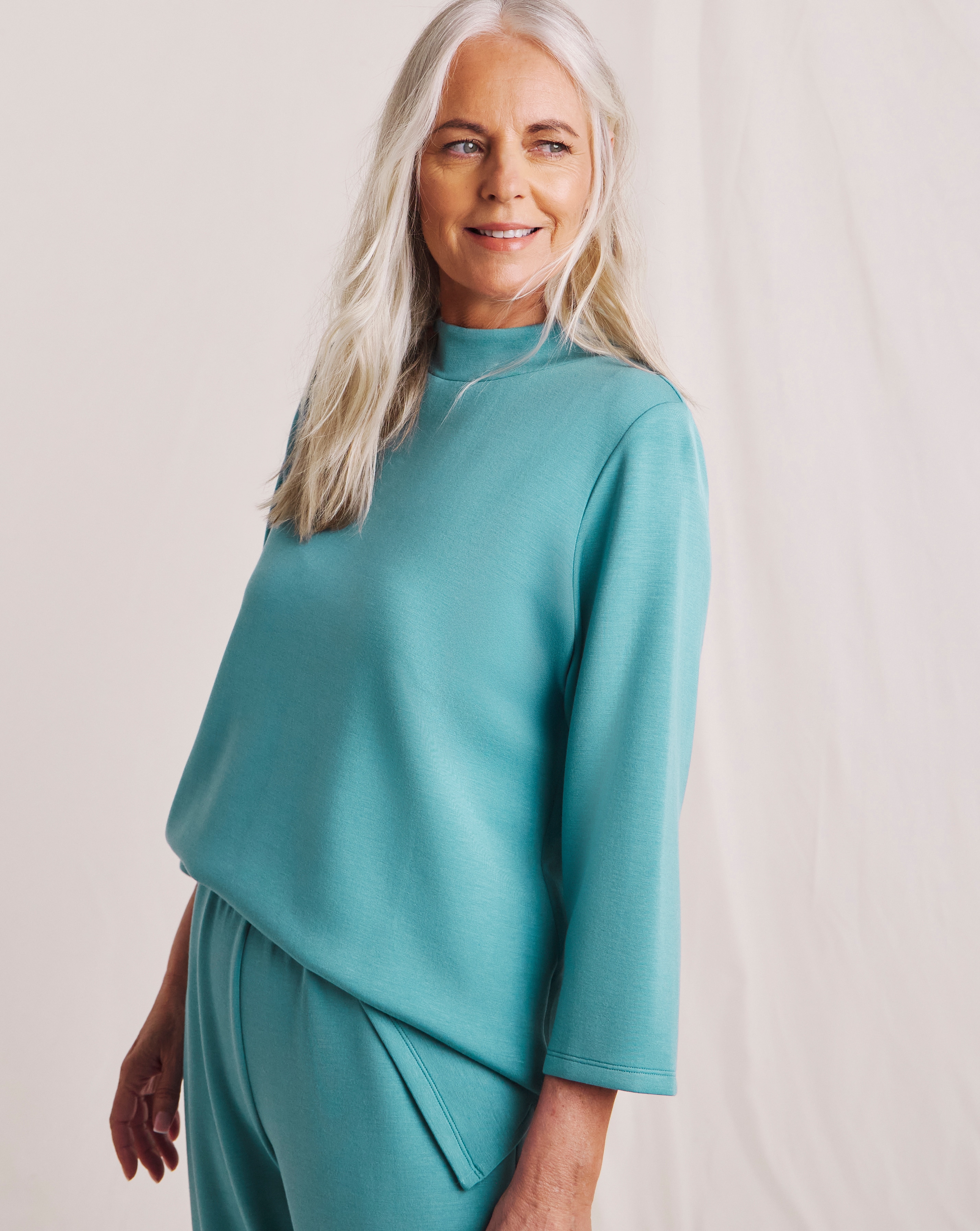 Julipa Funnel Neck Scuba Jumper