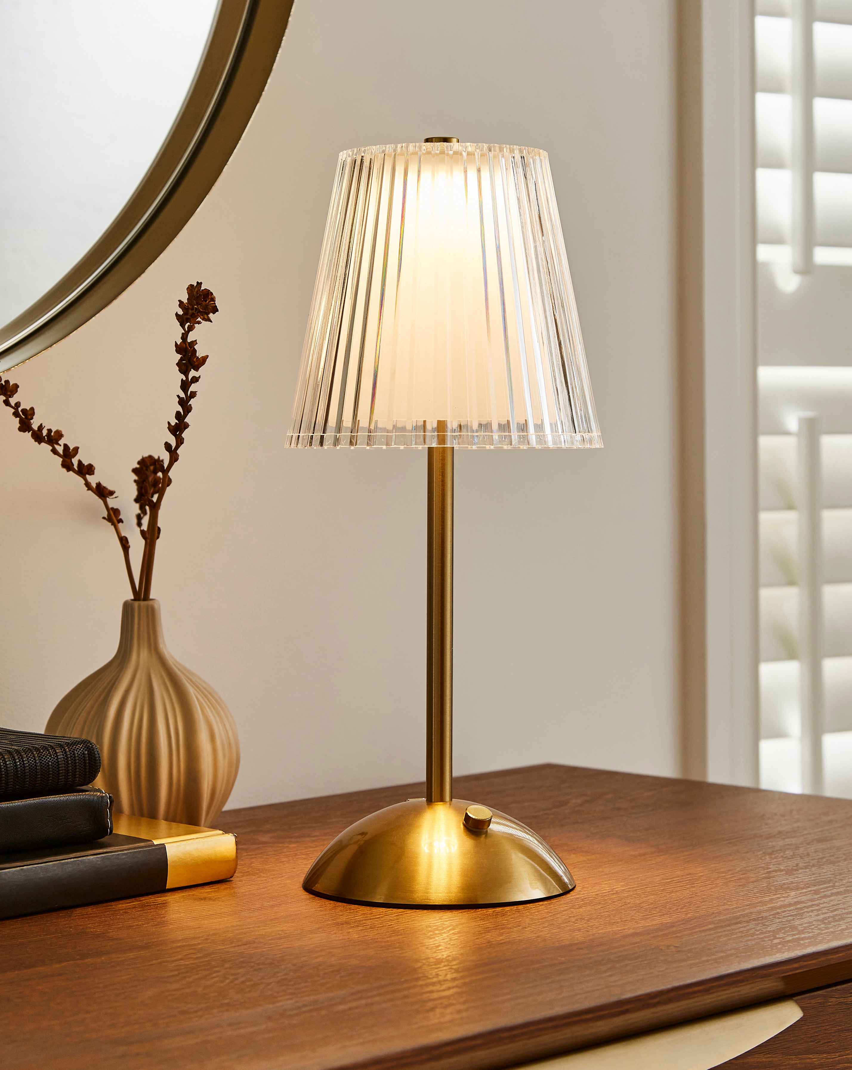 Liora Wireless Rechargeable Table Lamp