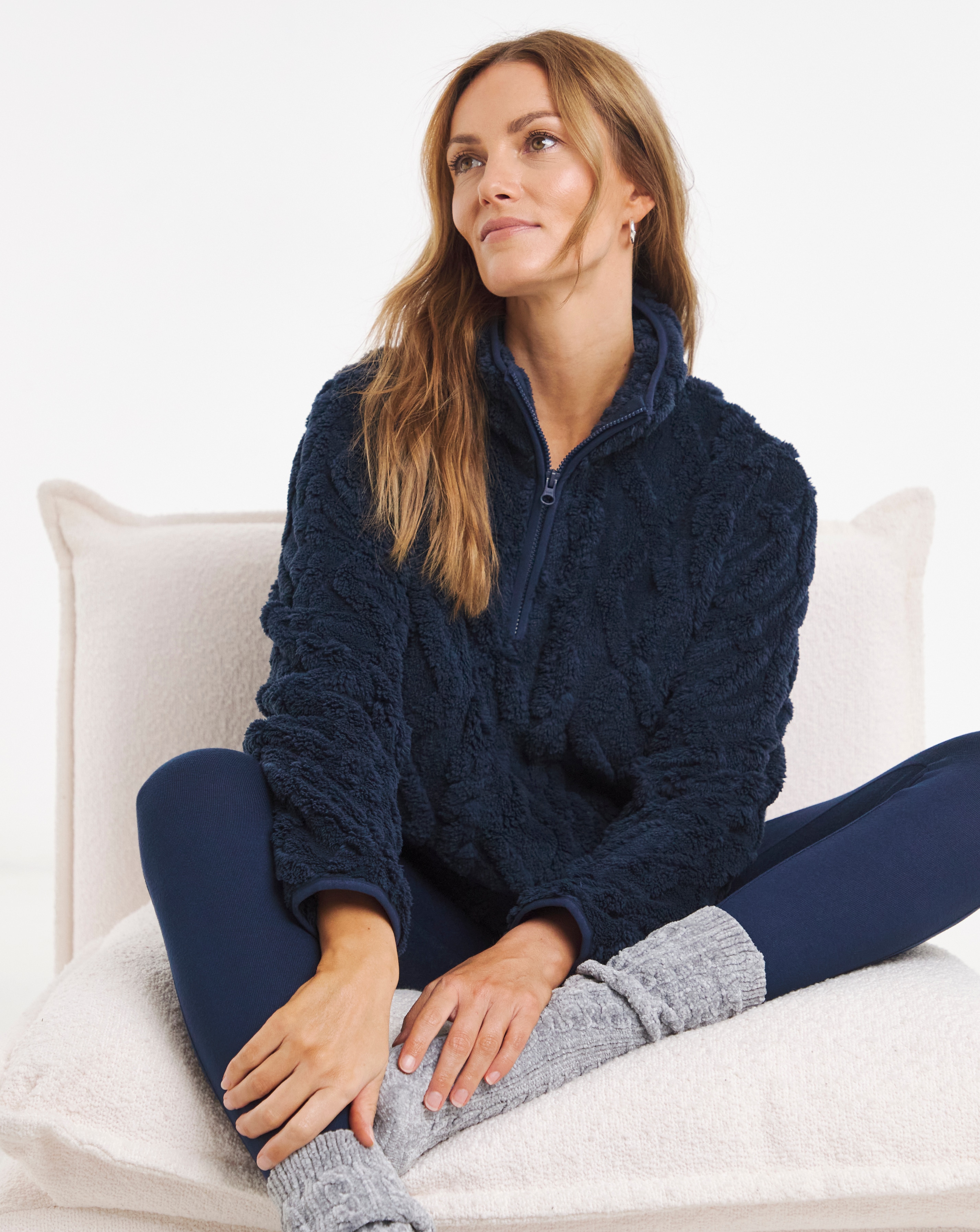 Pretty Secrets Cable Lounge Set