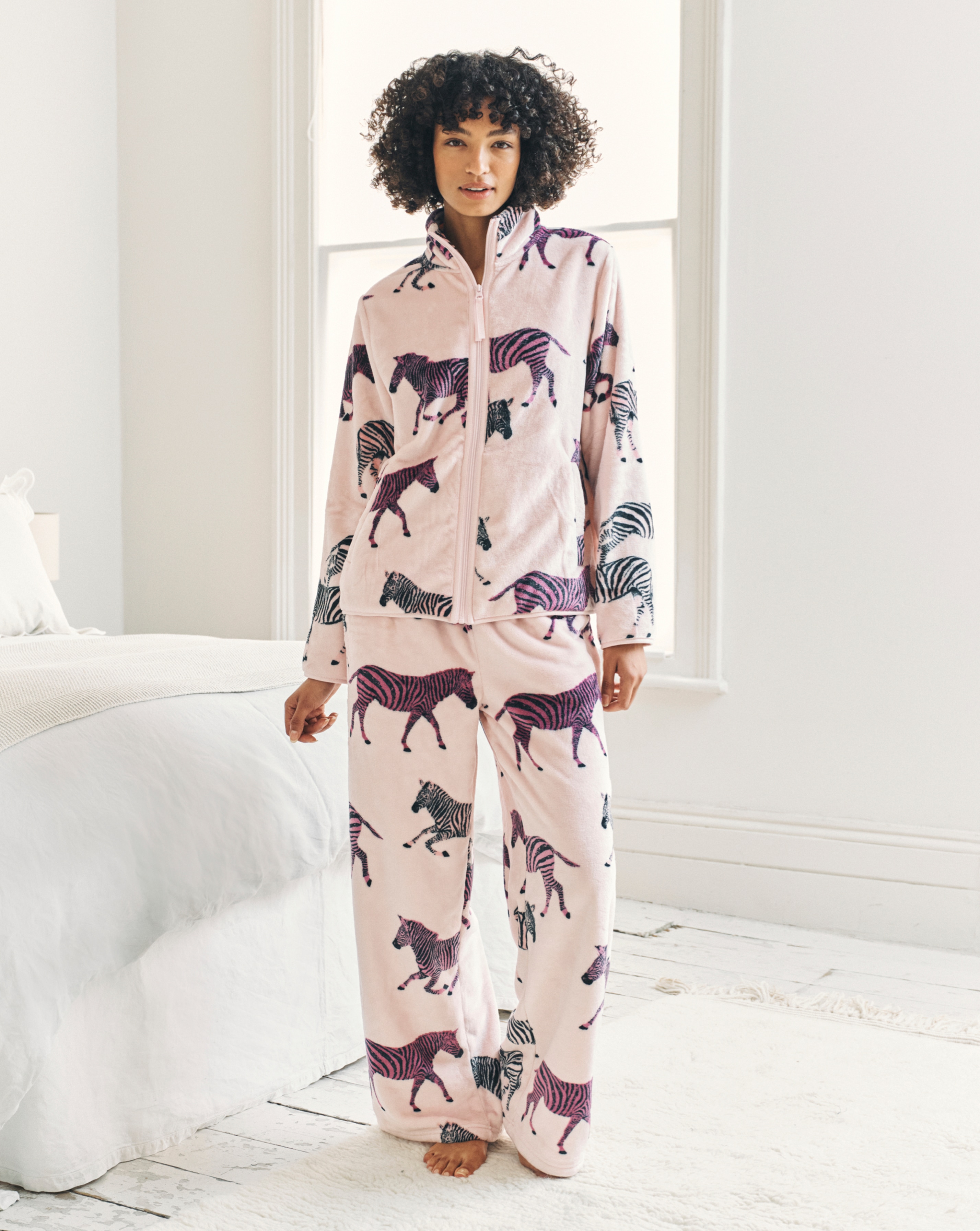 New In - Chelsea Peers Zip Up Fleece Lounge Set