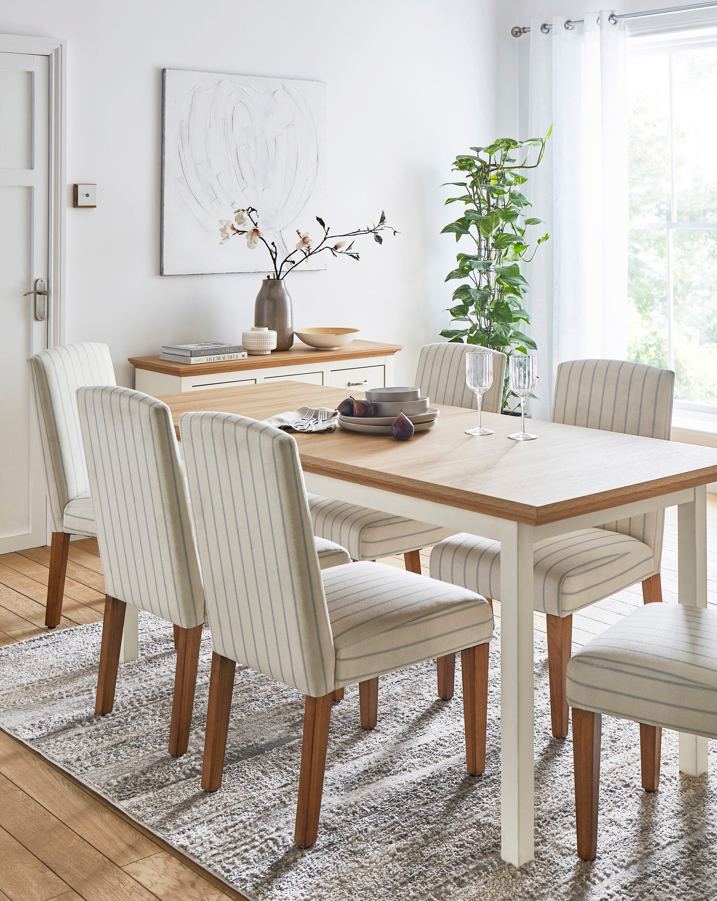 Julipa Extend Table with Everly Chairs