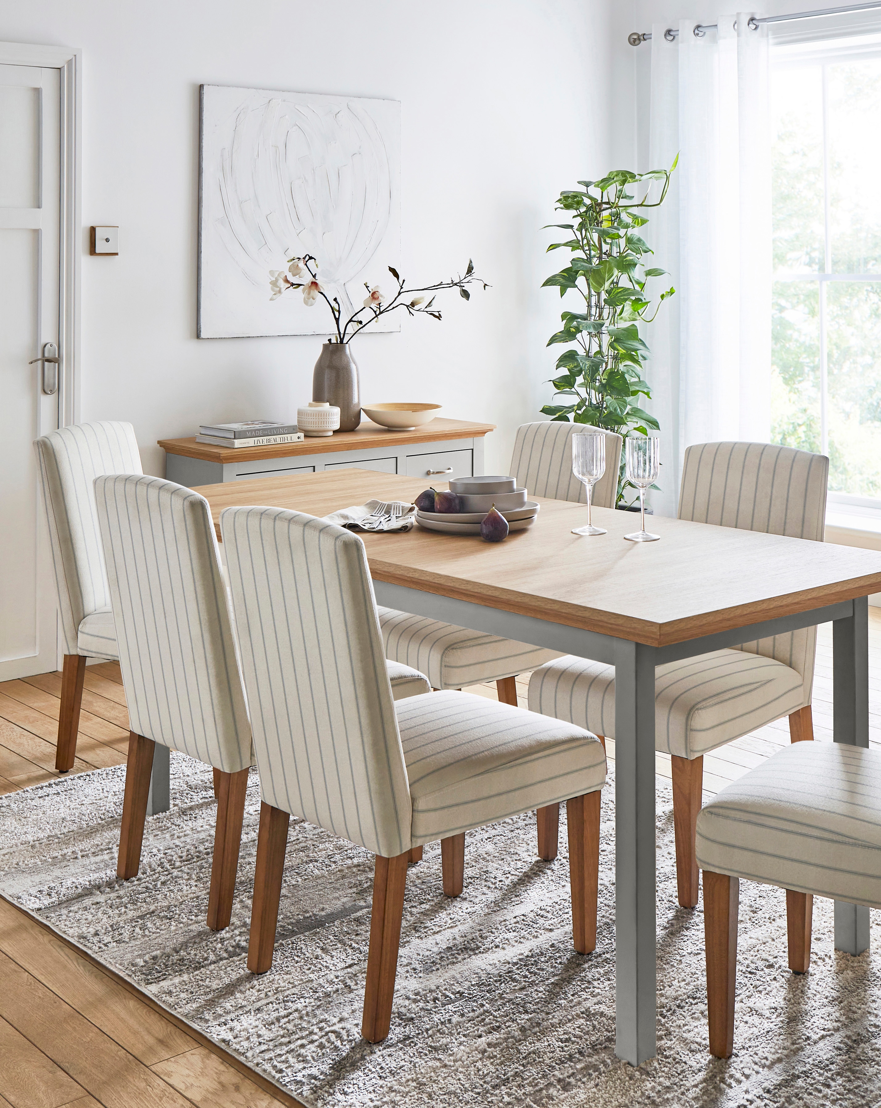 Julipa Extend Table with Everly Chairs