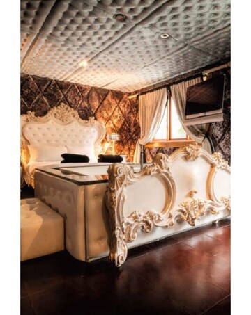 One Night Luxury Hotel Escape for Two E-Voucher - 22 Experiences to Choose From