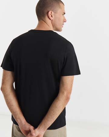 PUMA Graphic Logo T-Shirt