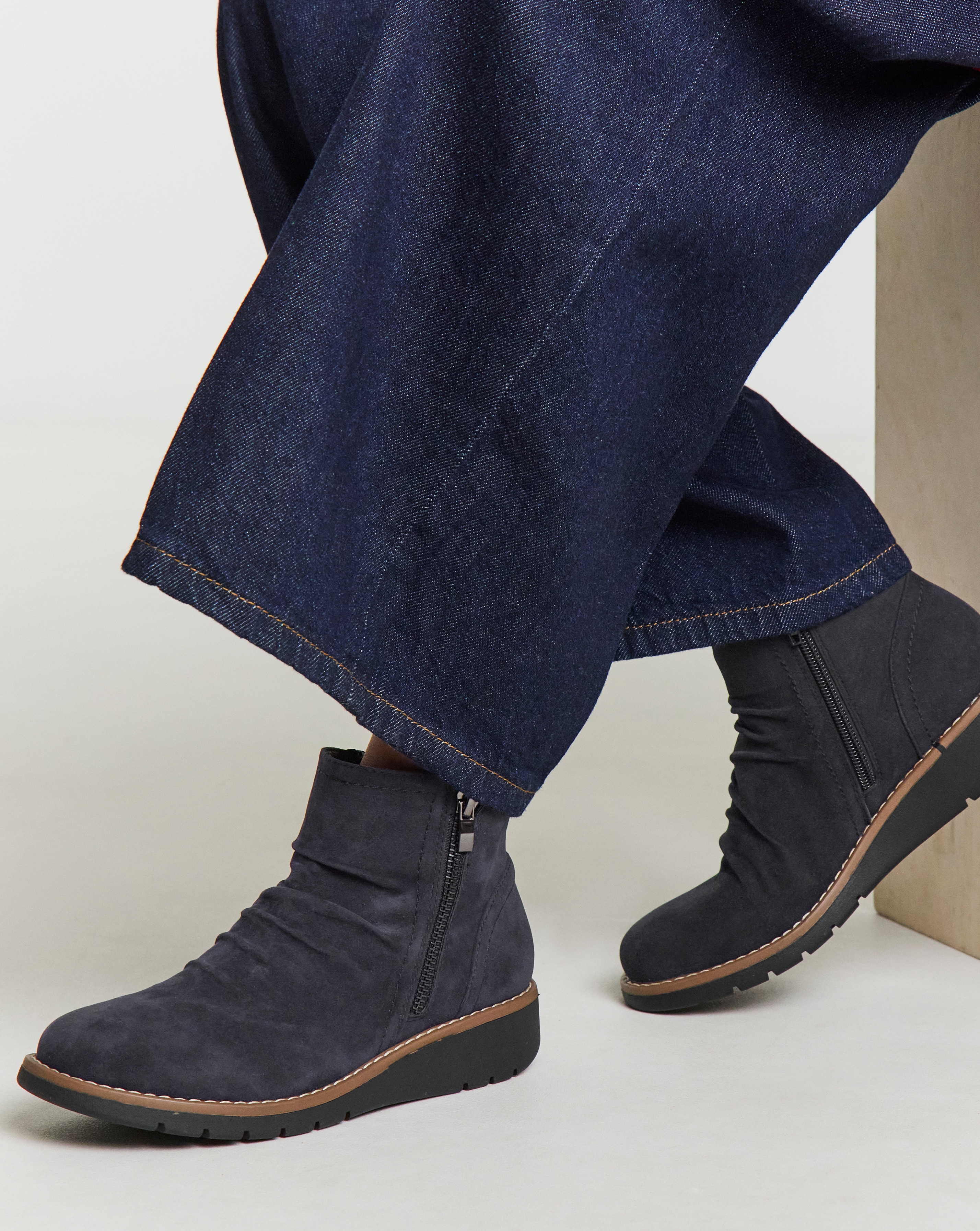 Low Wedge Boot With Zip Ex Wide