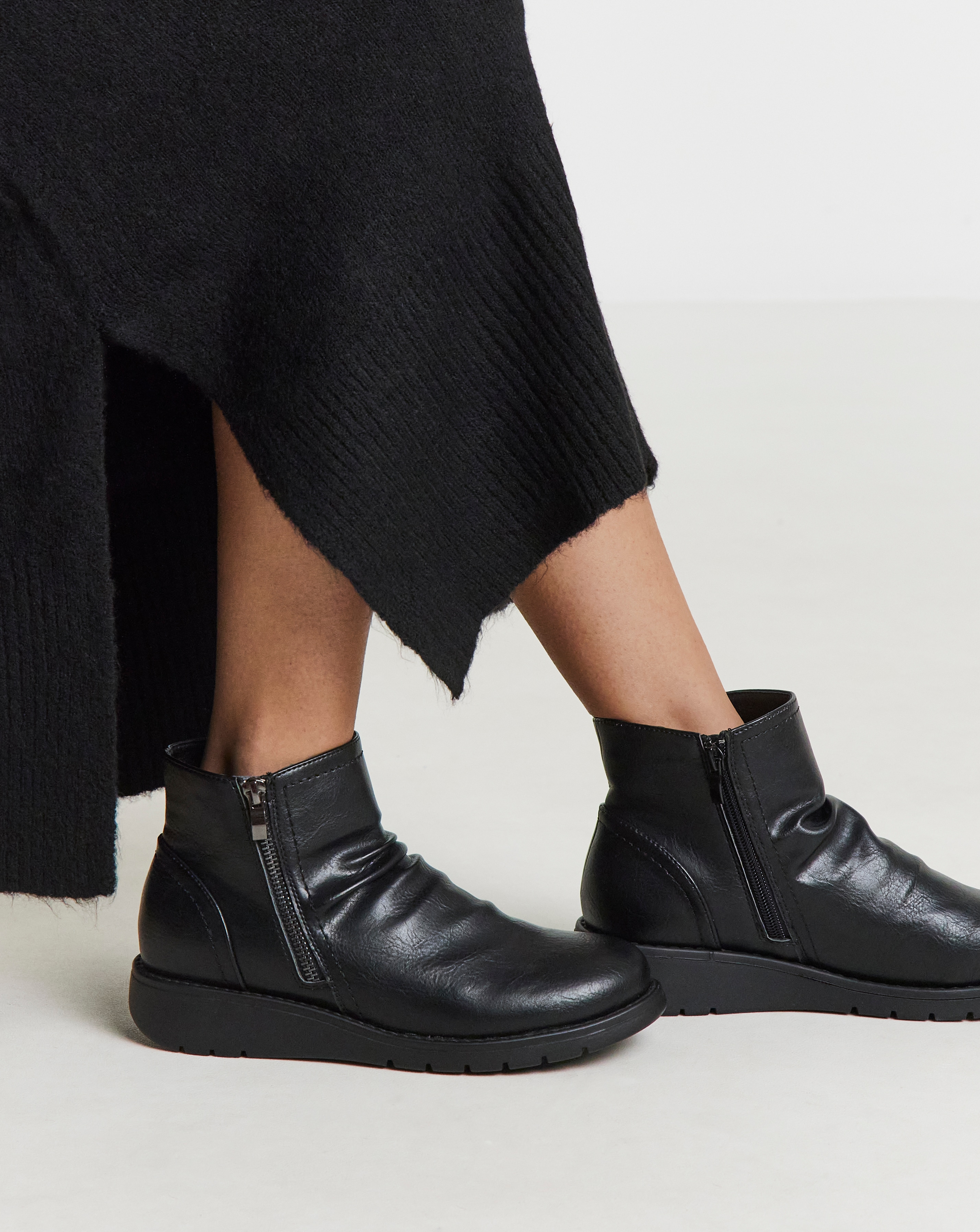 Low Wedge Boot With Zip Ex Wide