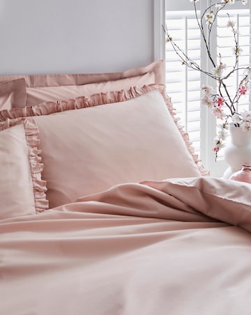 Ruffled Edge Duvet Set