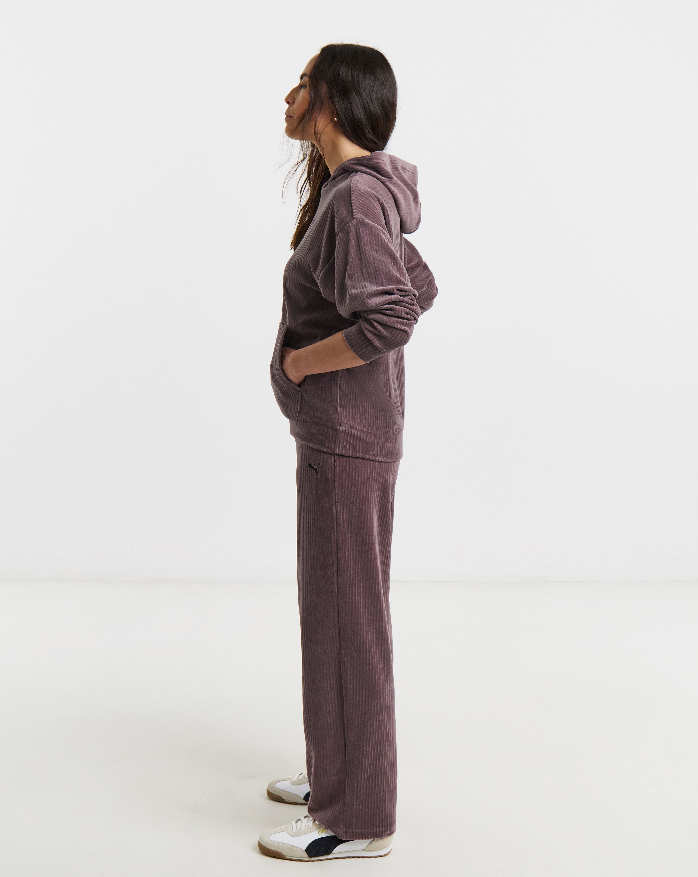 PUMA Essential Velour Rib Straight Pants