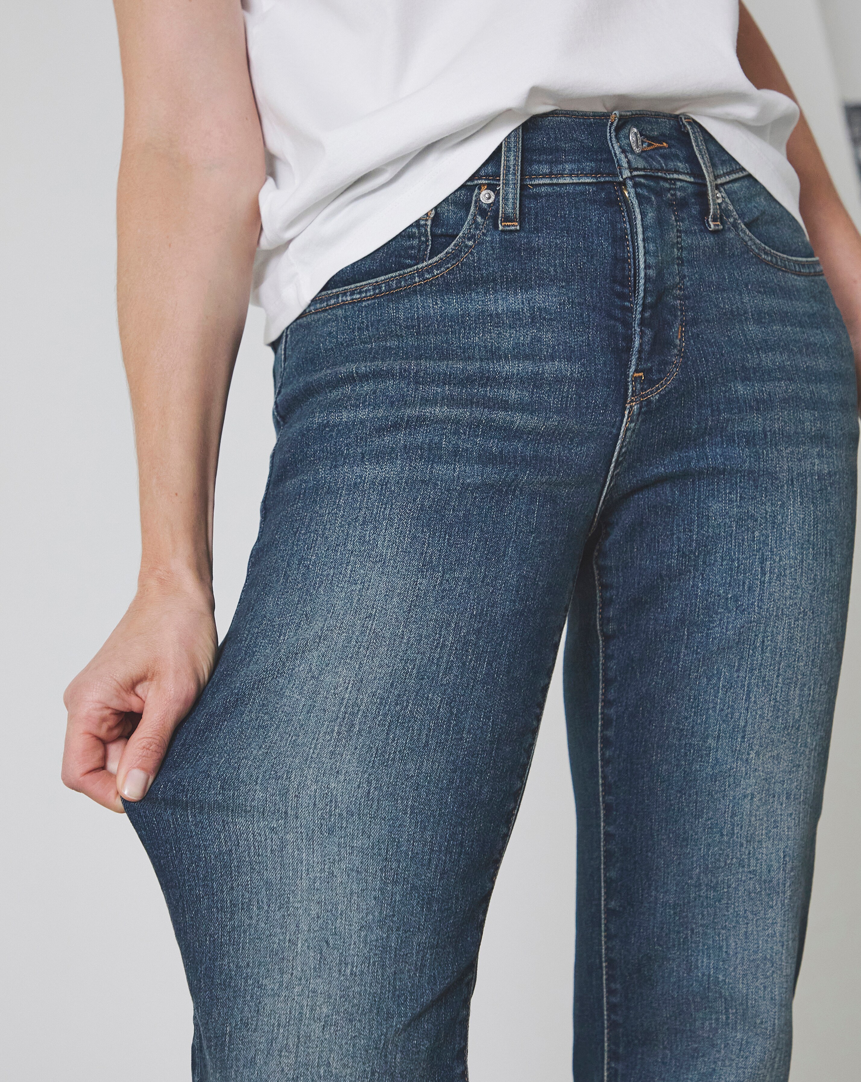 New In - Levi's 314 Shaping Straight Jeans