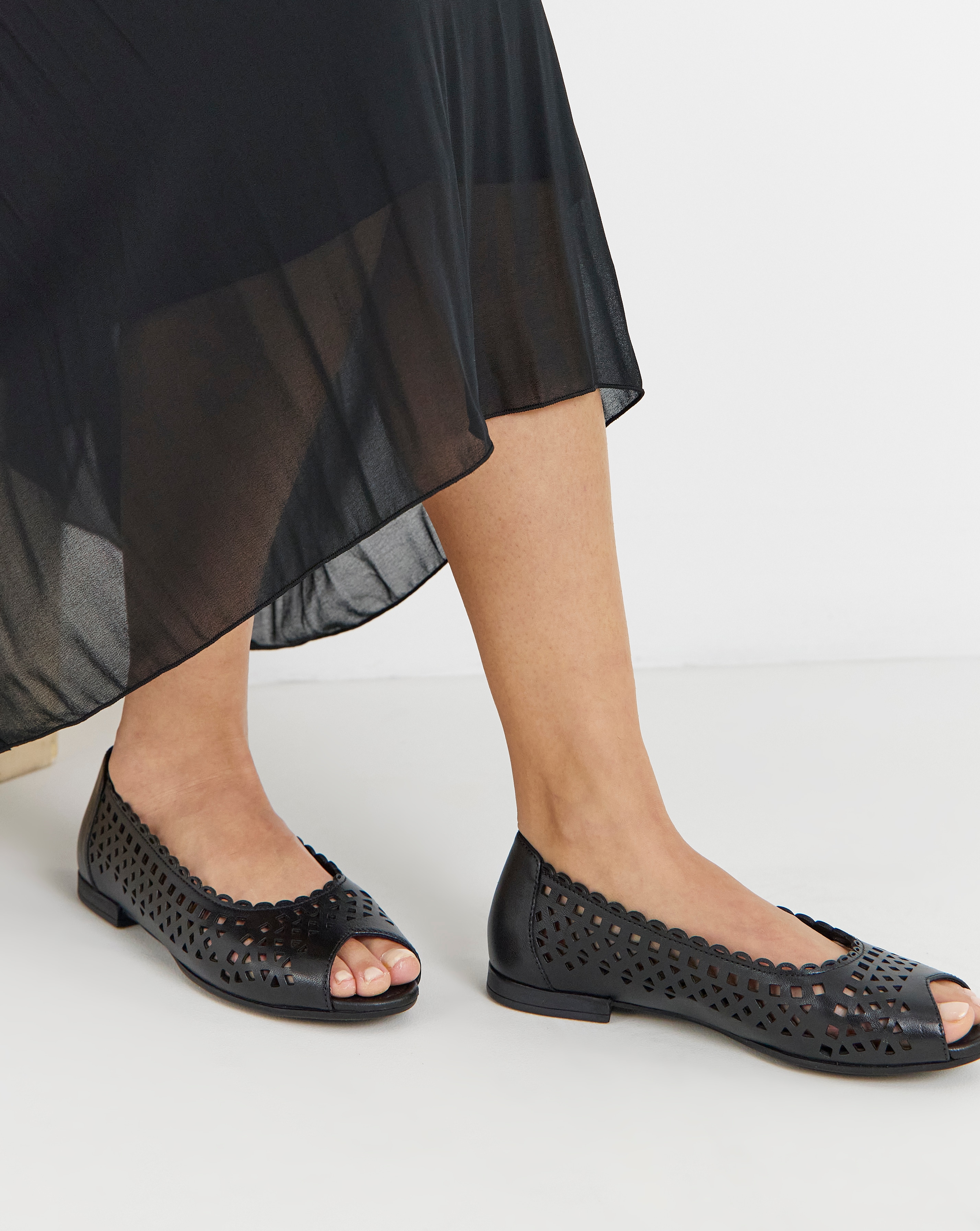 Lasercut Peep Toe Shoe Ex Wide