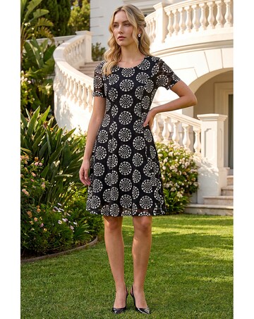 Roman Heart Circle Lace Stretch Dress