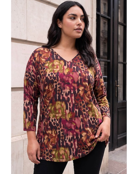 Roman Curve Animal Print V-Neck Top