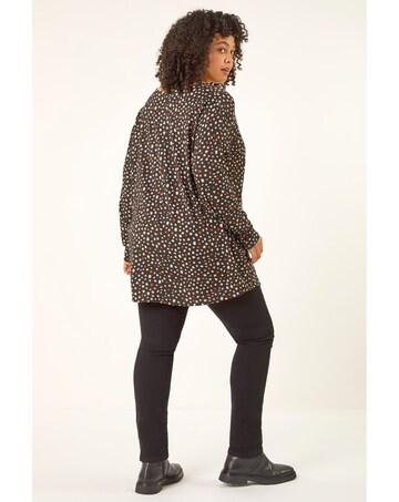 Roman Curve Spotted V-Neck Stretch Top