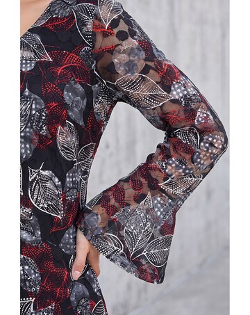 Roman Leaf Printed Lace V-Neck Top
