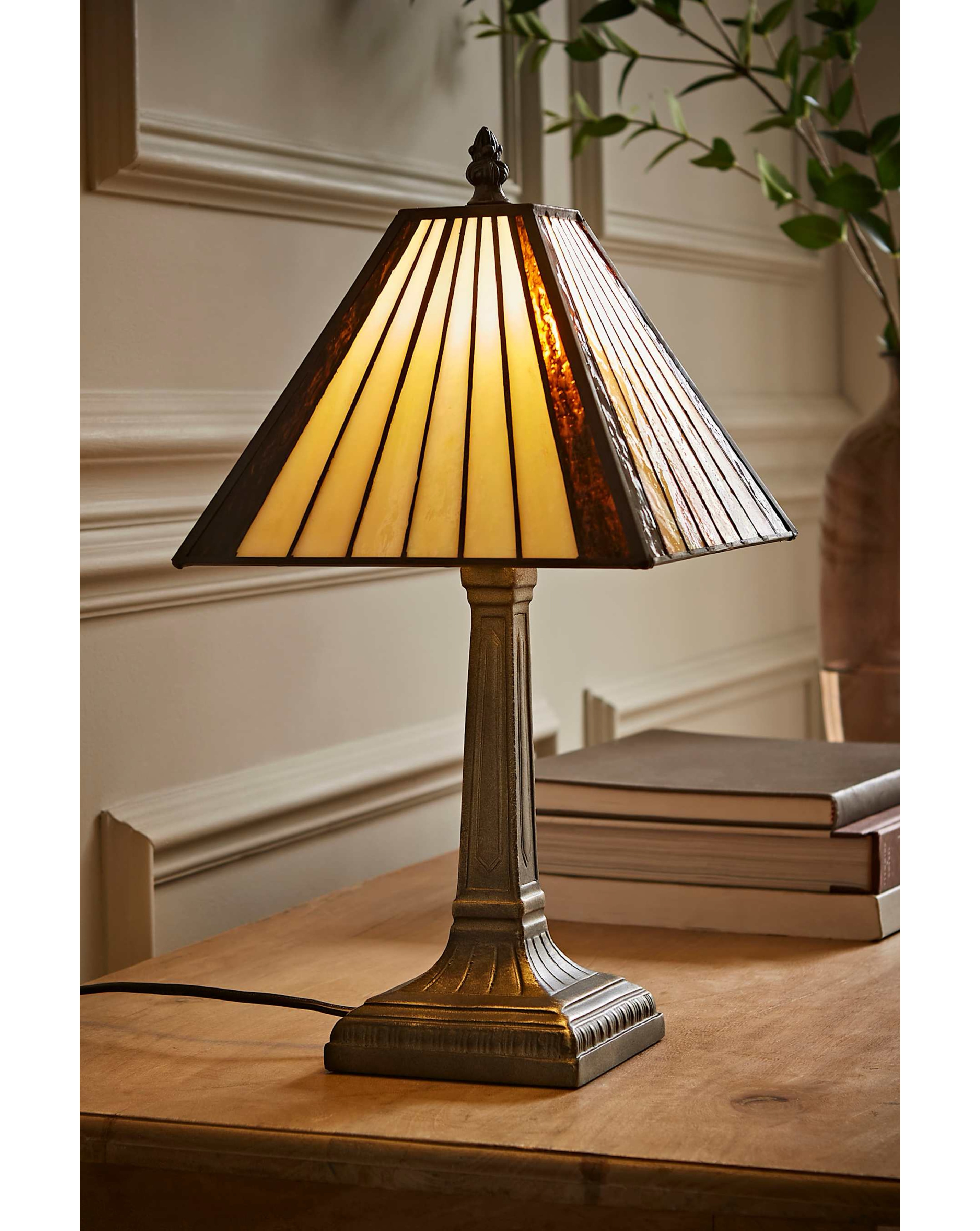 Tiffany Traditional Table Lamp