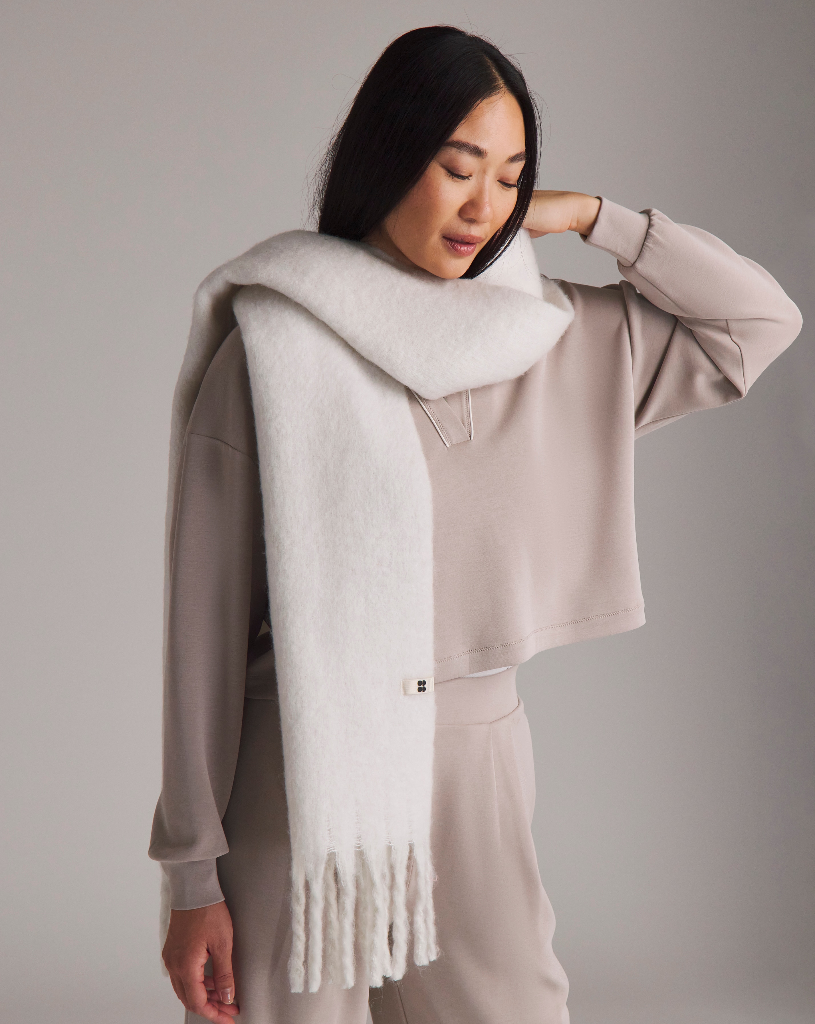 New In - Sweaty Betty Soft Cloud Tassle Scarf