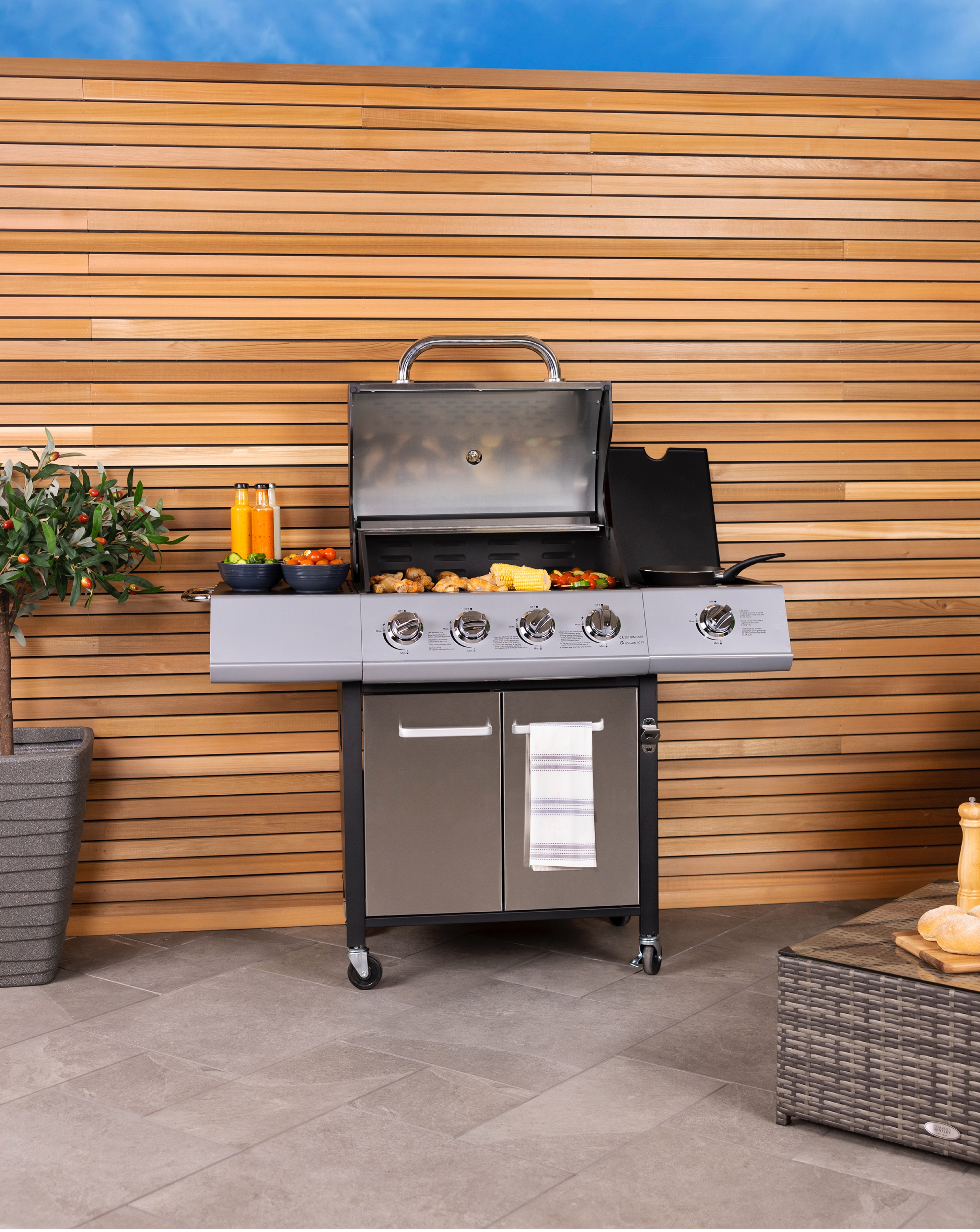 Charles Bentley 4 Burner Gas BBQ Bundle