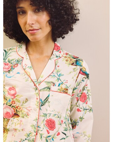 Neo Classical Bouquet Capri Pyjamas