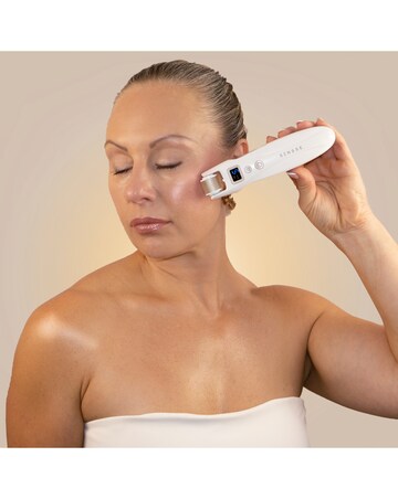 Sensse MicroGlow Microneedling & EMS device