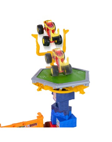 Monster Jam 1:64 Smash N Bash Playset