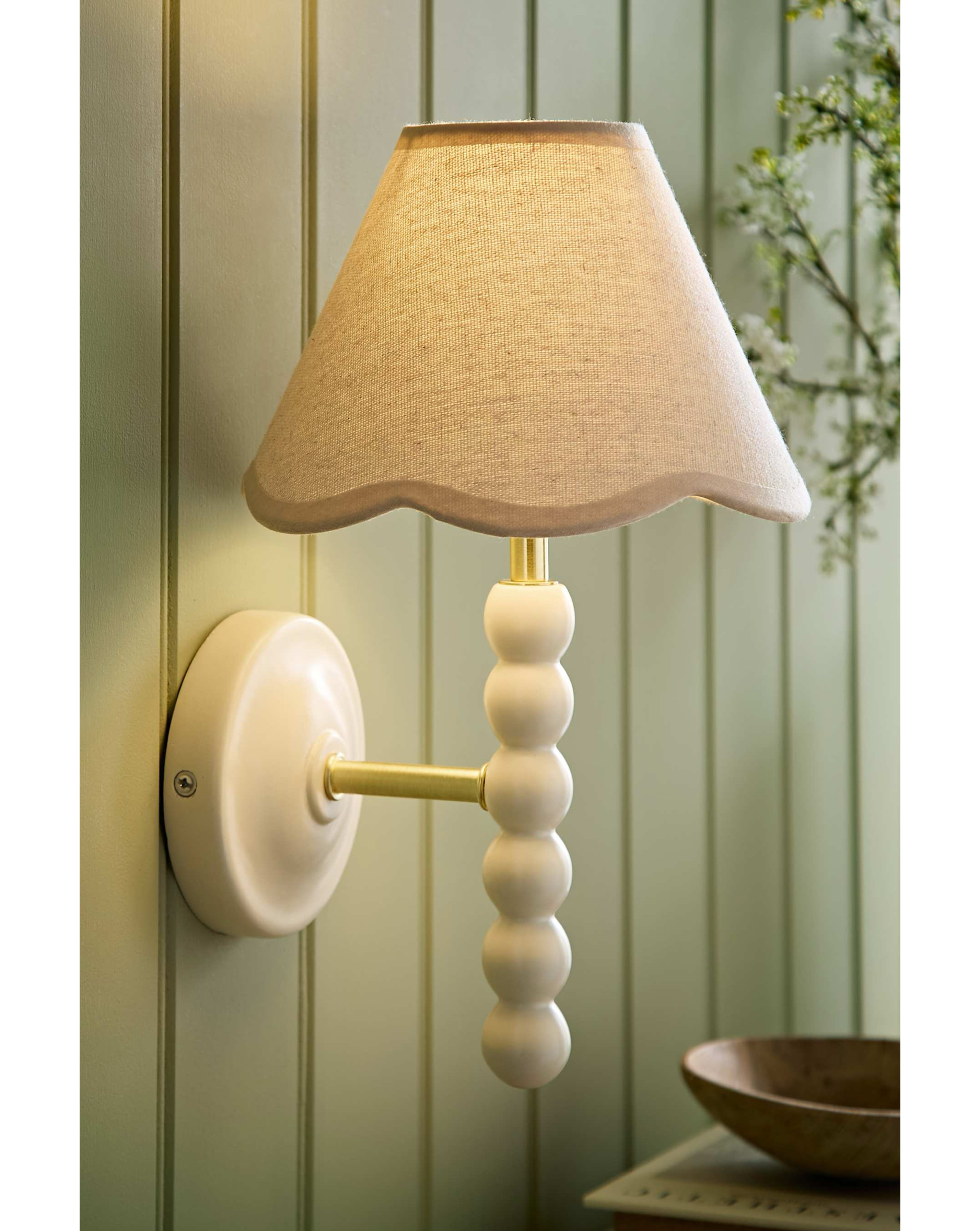 Bobble Wall Light Scallop Shade