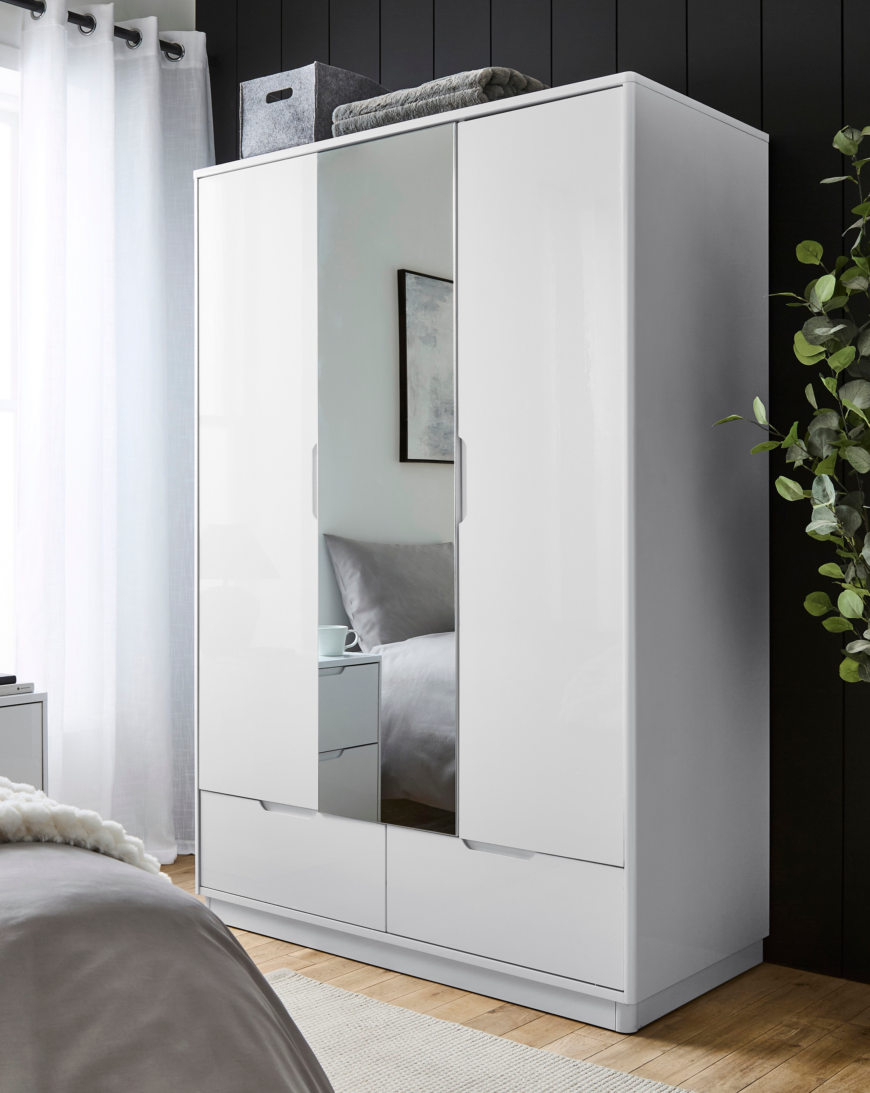 Ellia 3 Door Wardrobe with Mirror
