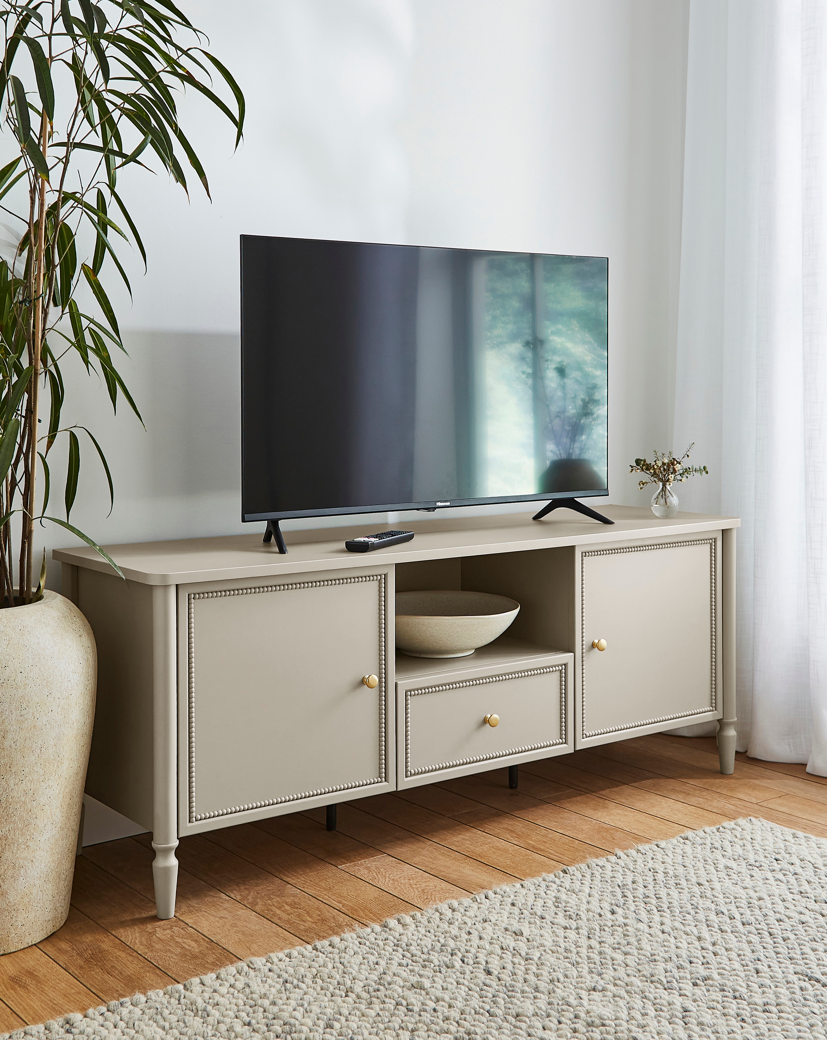 New In - Darcy Bobbin Trim TV Unit