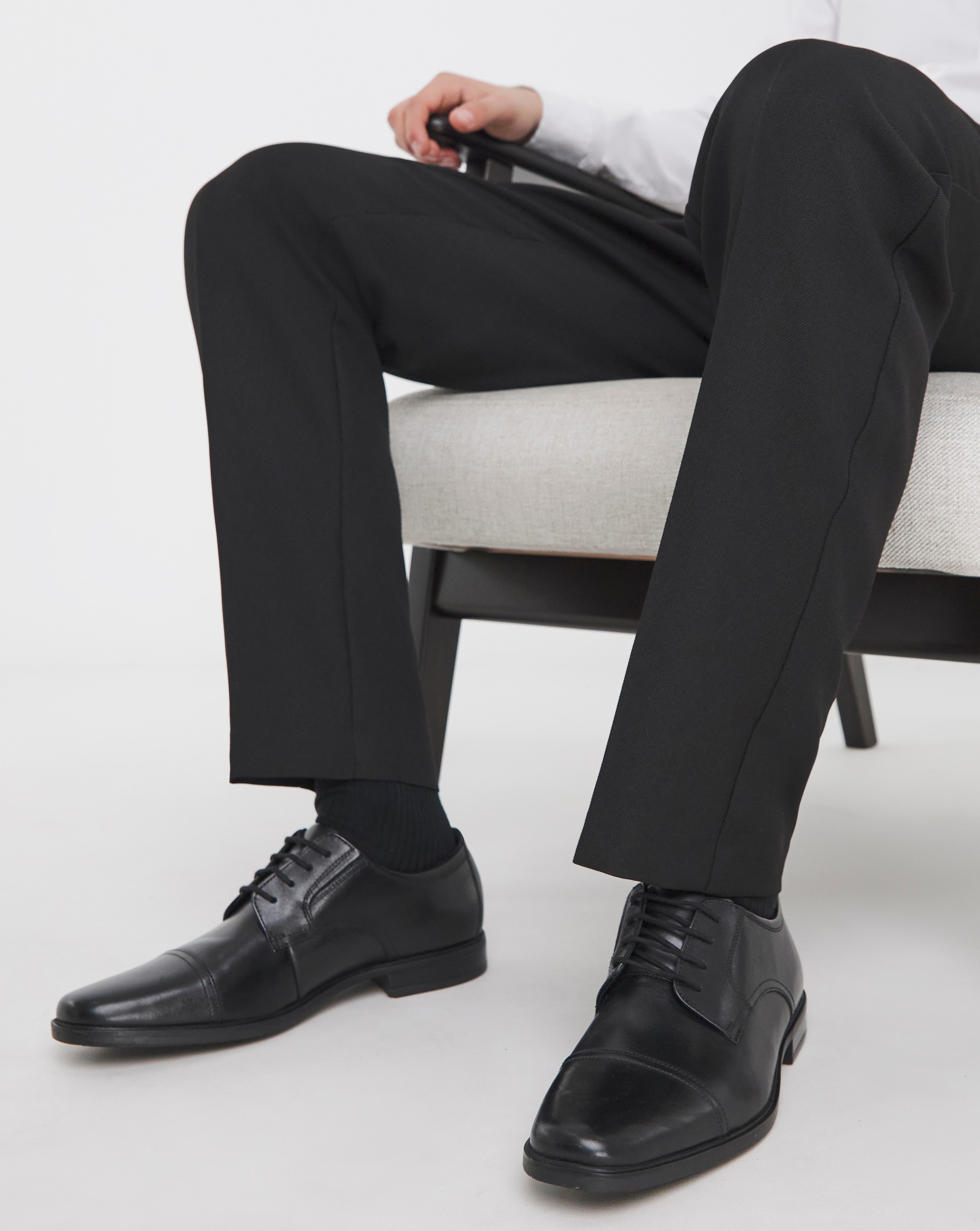 Clarks Howard Cap Wide Fit Shoes - Black