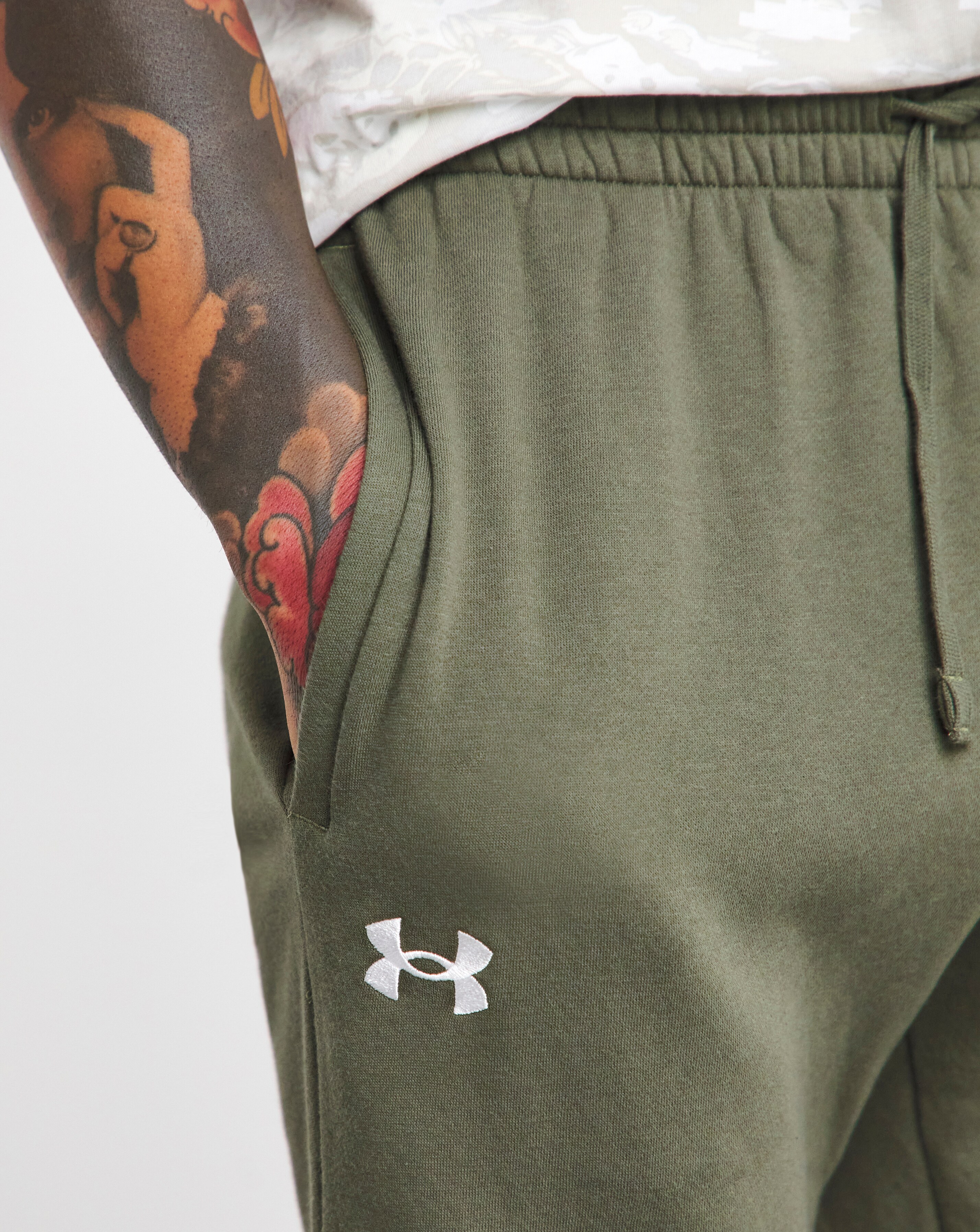 Under armour deals green joggers