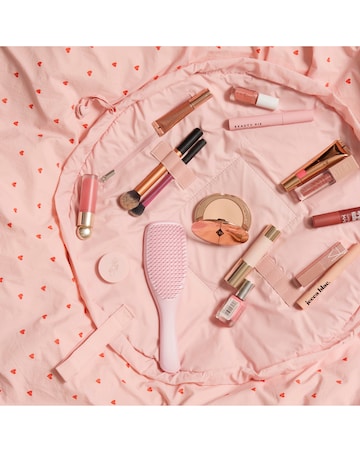 The Flat Lay Co.Marshmallow Drawstring Makeup Bag in Pink Hearts