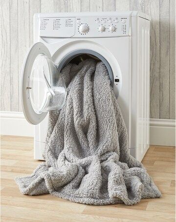 Cosy Fleece Wearable Blanket