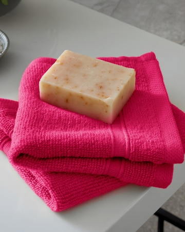 Catherine Lansfield Zero Twist Towel