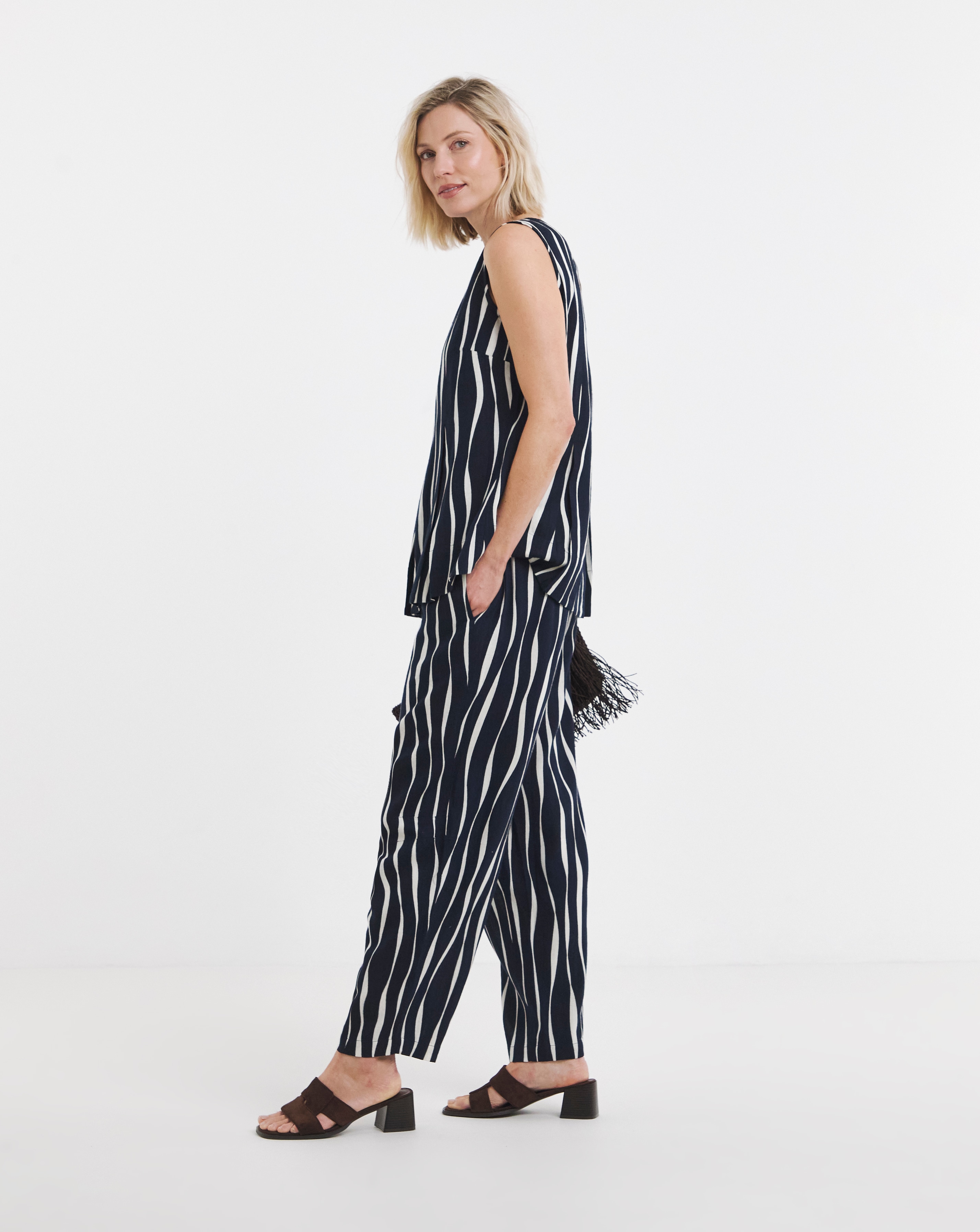 New In - Linen Mix Barrel Trousers
