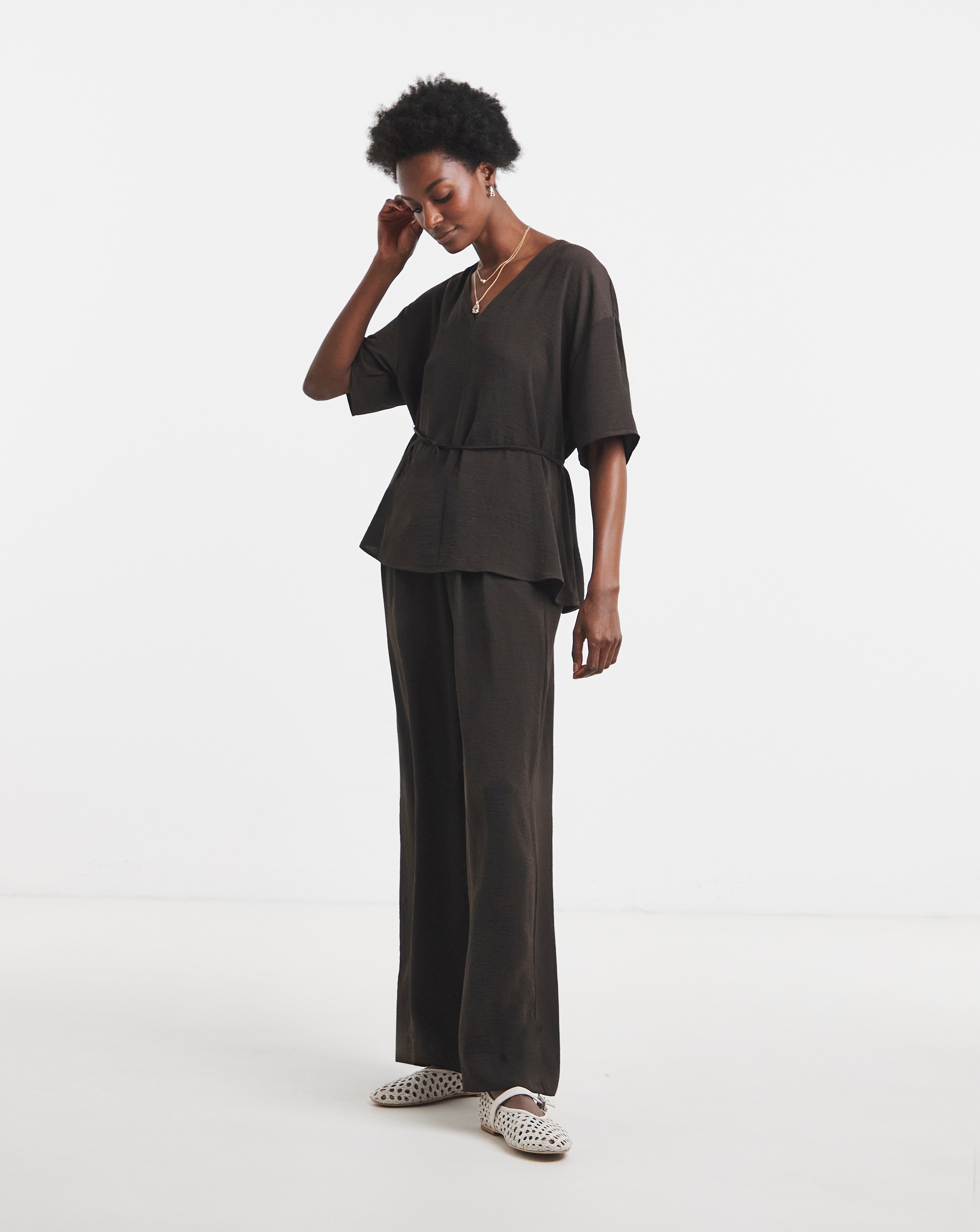 New In - TEXTURED WOVEN PLEATED WIDE LEG TROUSER