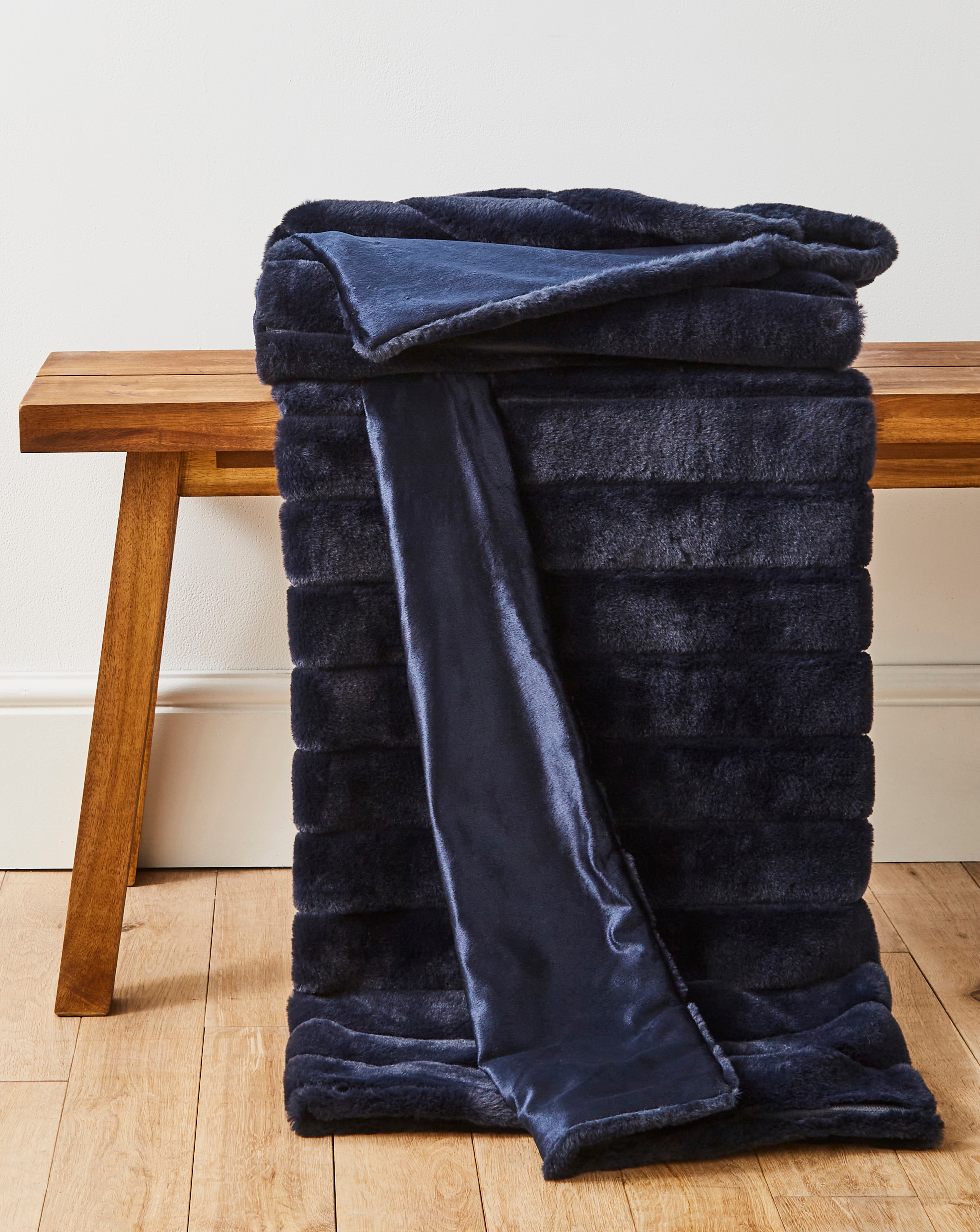 Large Ribbed Faux Fur Throw - Navy