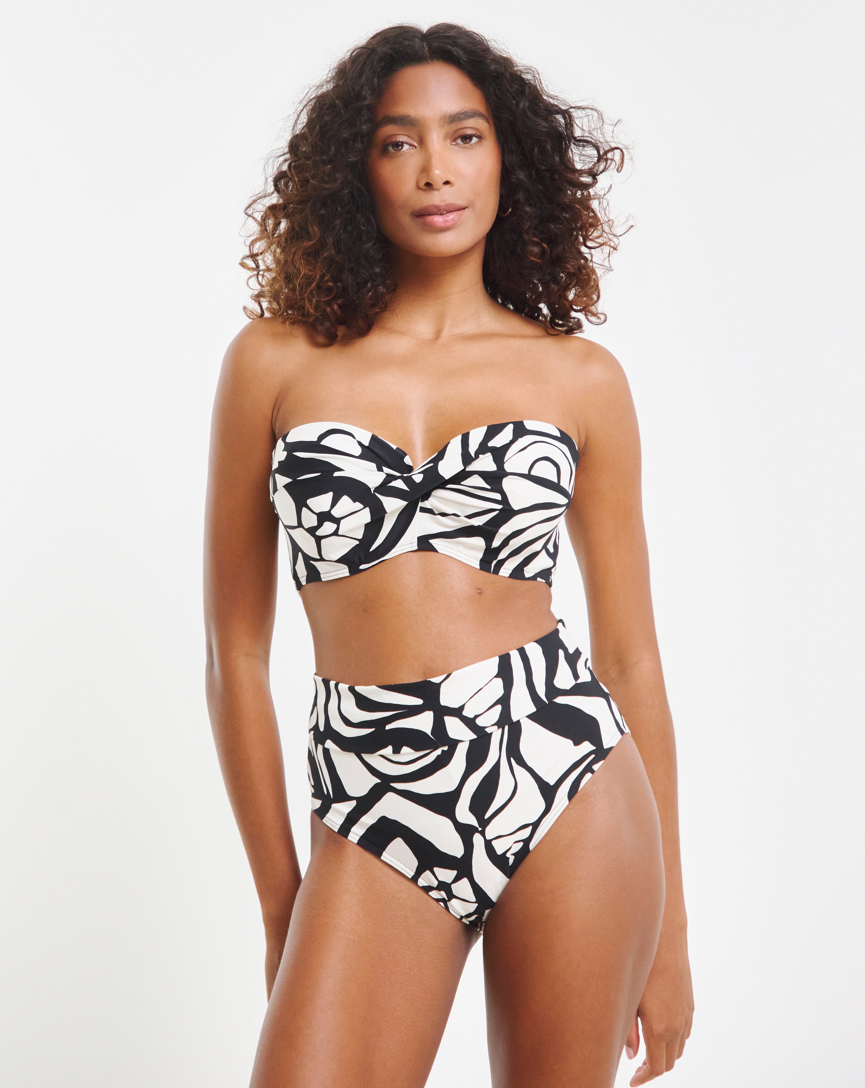 MAGISCULPT Twist Front Bikini Top