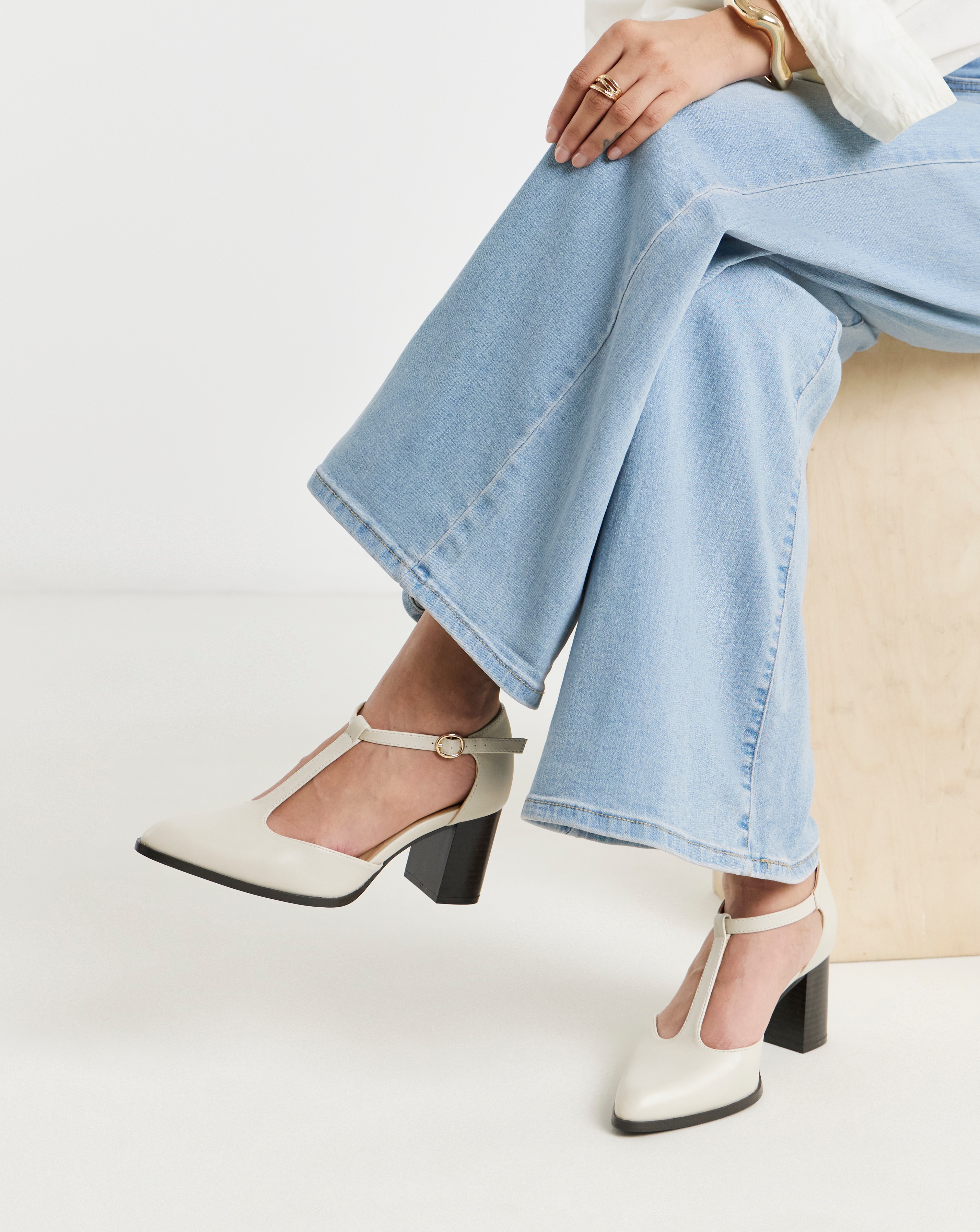 Toe Part T Bar Heels Wide Fit