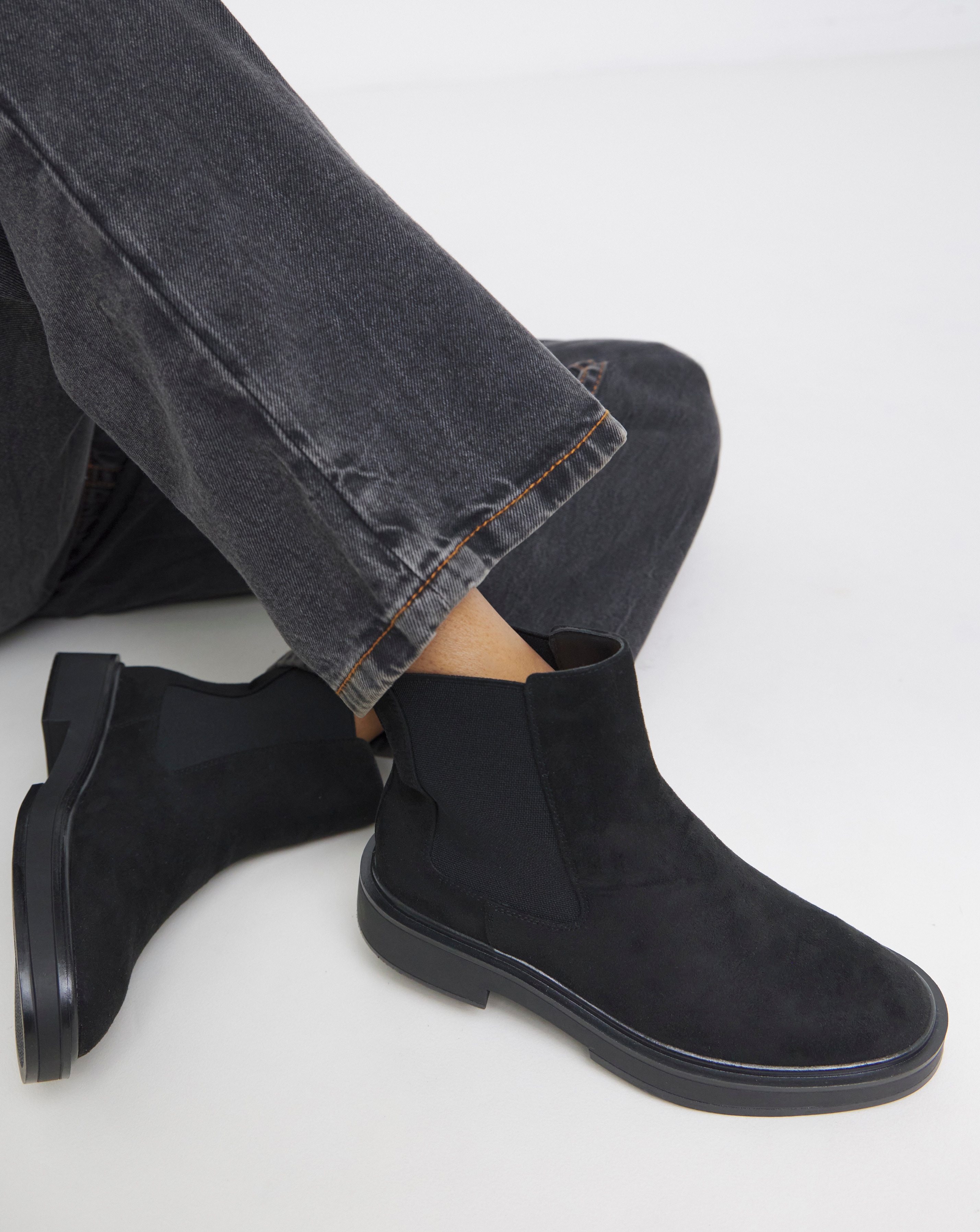 New In - Classic Chelsea Boot Standard