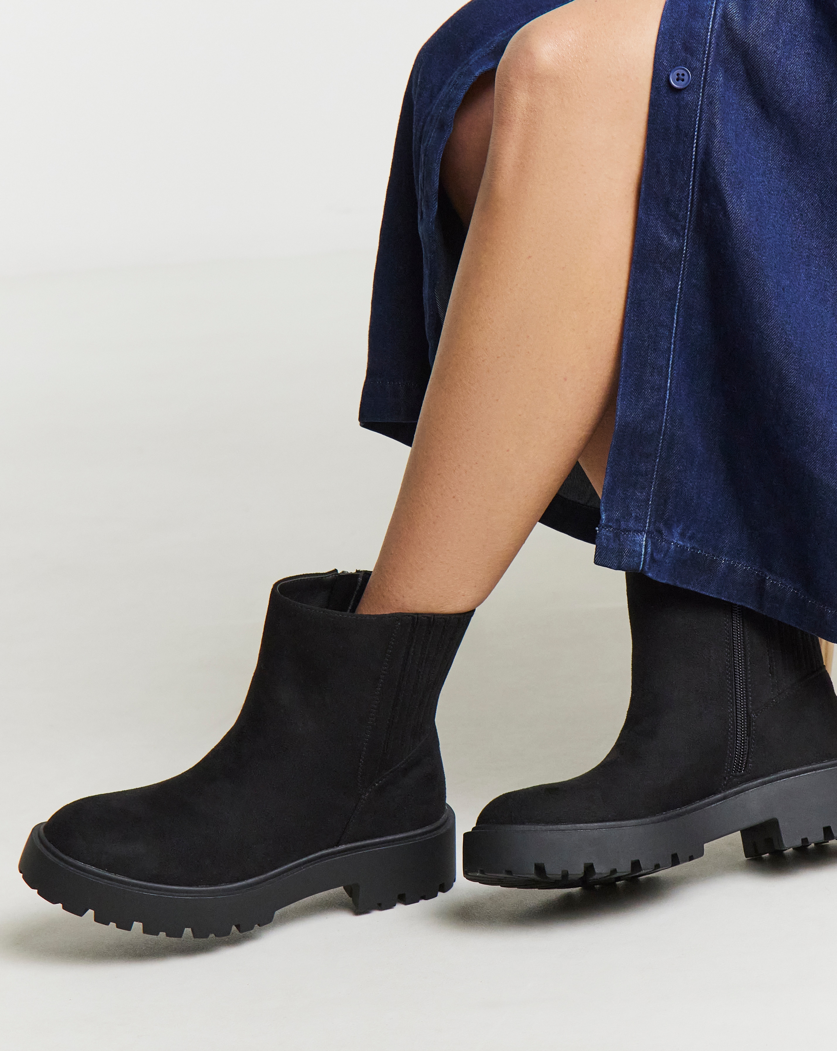 New In - Hidden Gusset Chelsea Boot Wide