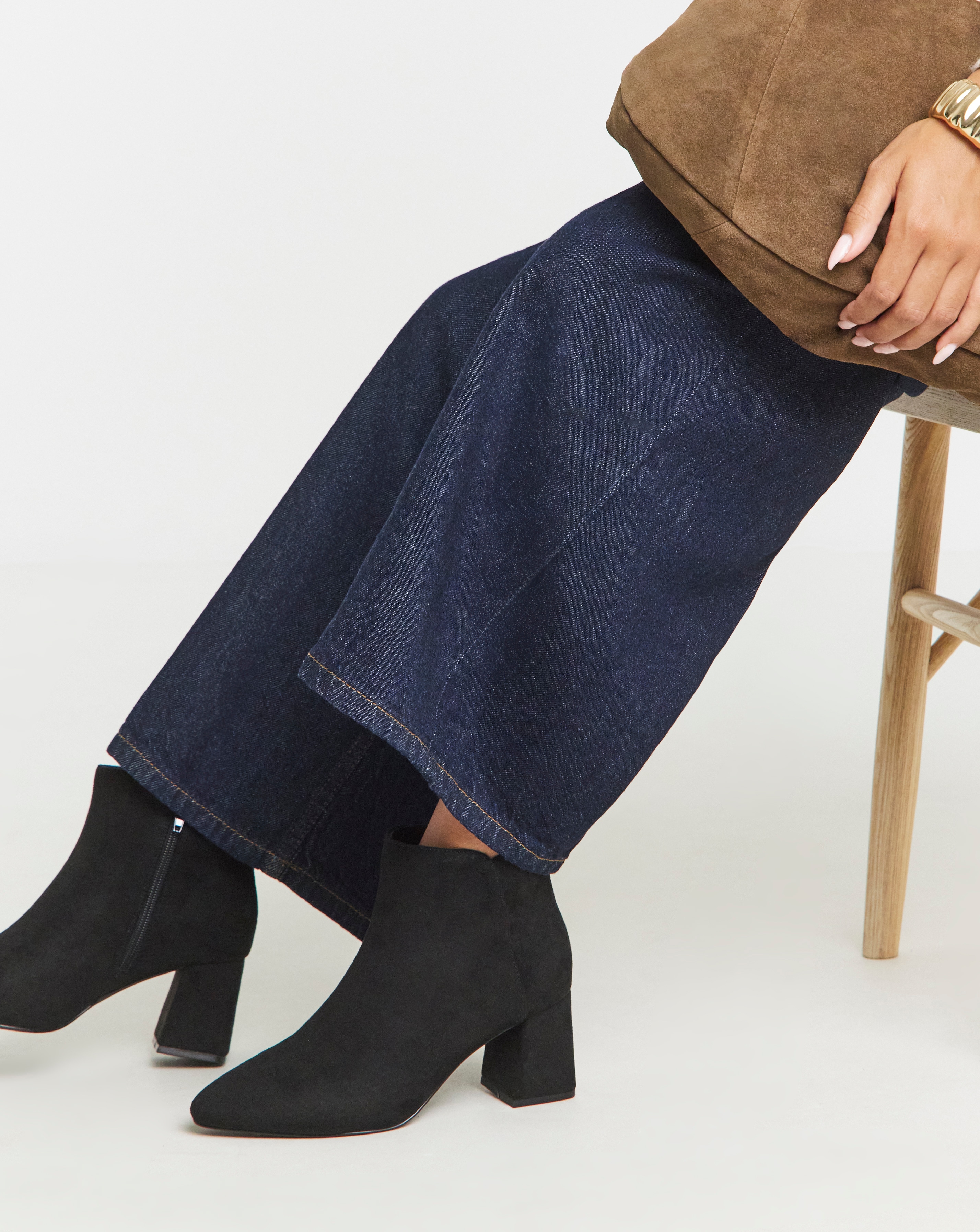 Point Ankle Boot Block Heel Wide