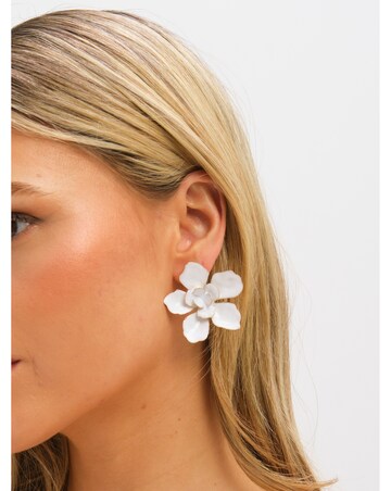 Mood Gold White Floral Earrings