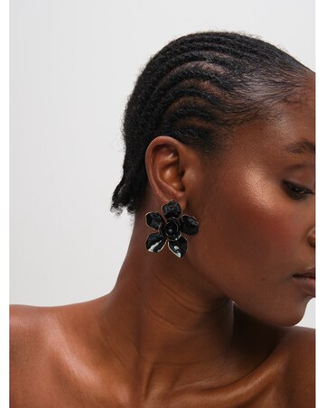 Mood Jet Statement Flower Earrings
