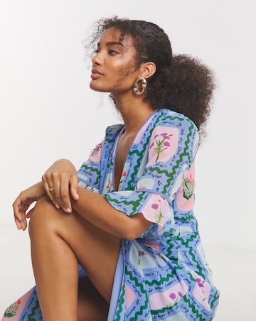 Hope & Ivy Selena Postcard Print Maxi Dress